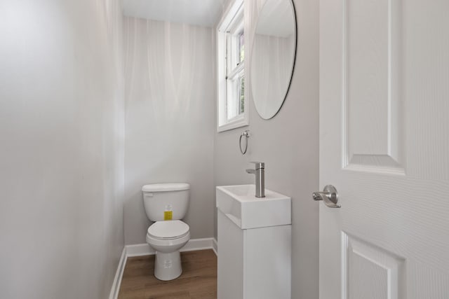 1729 S Hamilton St, Lockport, IL 60441 - bathroom featuring wood finished floors, toilet, baseboards, and vanity