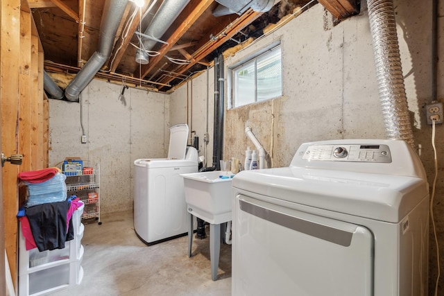1720 Brookhill Ln, Sycamore, IL 60178 - laundry area featuring washer and dryer