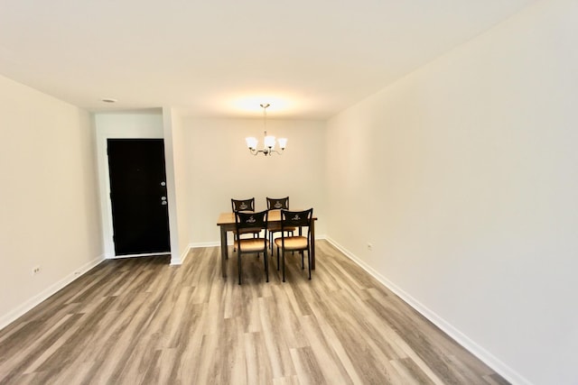 10 Old Oak Dr Unit 103, Buffalo Grove, IL 60089 - dining room featuring light wood-type flooring, a chandelier, and baseboards