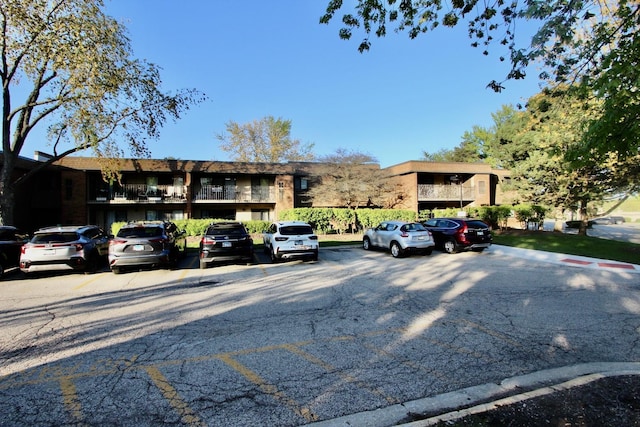 10 Old Oak Dr Unit 103, Buffalo Grove, IL 60089 - view of front of property with uncovered parking
