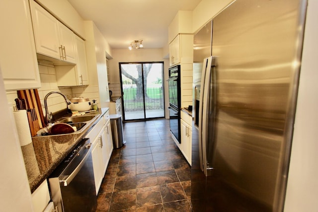 10 Old Oak Dr Unit 103, Buffalo Grove, IL 60089 - kitchen with stainless steel appliances, a sink, decorative backsplash, and white cabinetry
