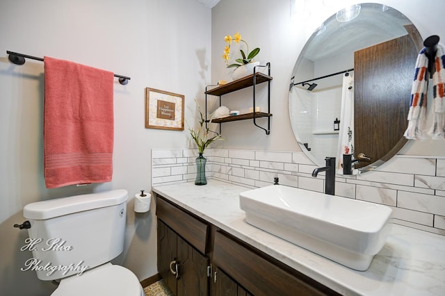 1402 Winaki Trl, Algonquin, IL 60102 - full bathroom with tasteful backsplash, vanity, toilet, and curtained shower