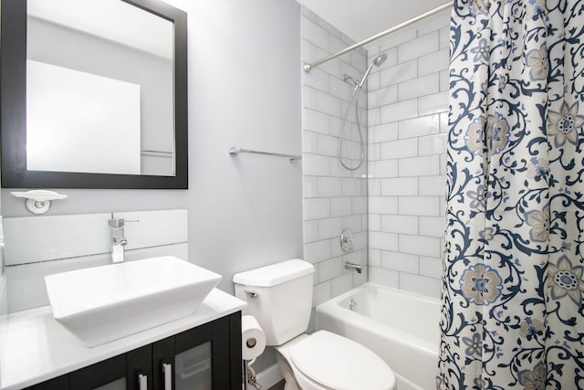 235 S Marion St Unit C, Oak Park, IL 60302 - full bath featuring shower / tub combo, toilet, and vanity