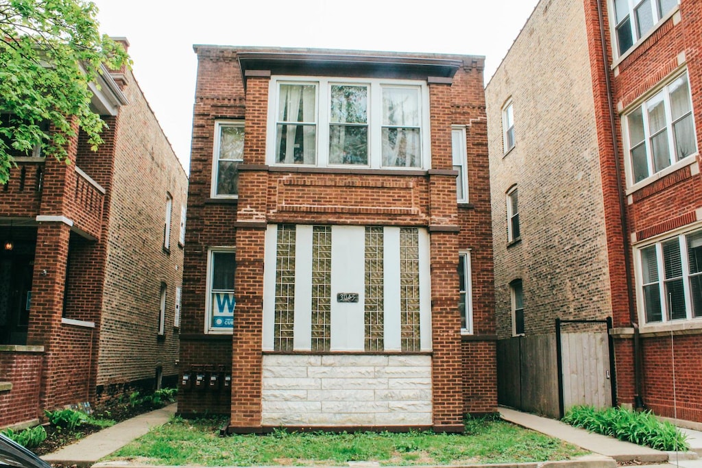 3045 W Eastwood Ave, Chicago, IL 60625 - photo 1