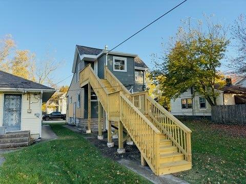 259 N Evergreen Ave, Kankakee, IL 60901 - back of property featuring stairway and entry steps