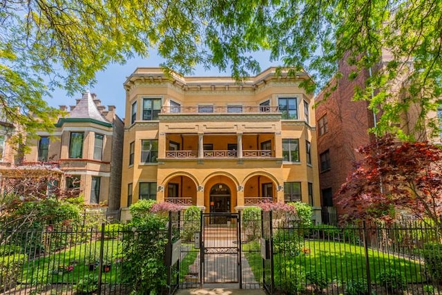 4111 N Kenmore Ave Unit 1Ng, Chicago, IL 60613 - view of front of property featuring a gate, a balcony, and a fenced front yard