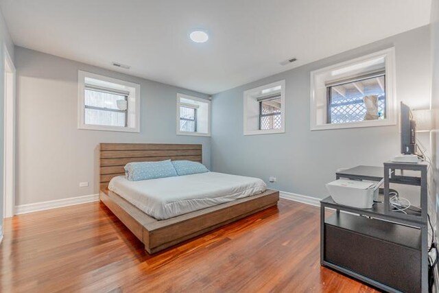4111 N Kenmore Ave Unit 1Ng, Chicago, IL 60613 - bedroom featuring wood finished floors and baseboards