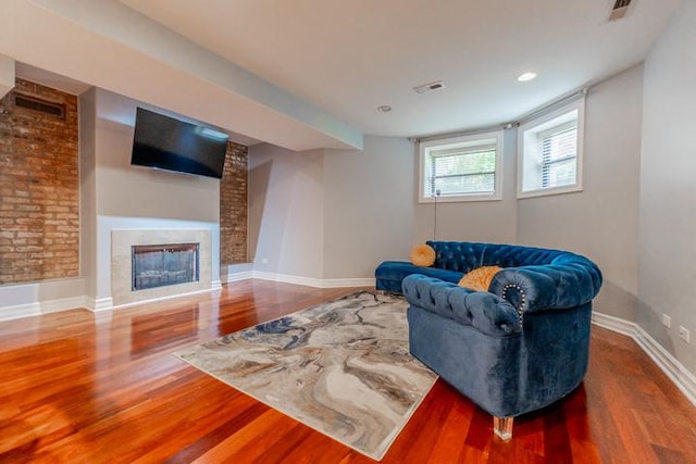 4111 N Kenmore Ave Unit 1Ng, Chicago, IL 60613 - living area featuring wood finished floors, a glass covered fireplace, baseboards, and recessed lighting