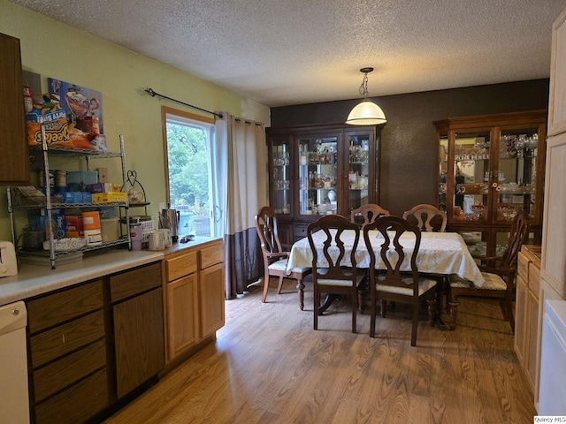470 Alvord, Hamilton, IL 62341 - dining space with a textured ceiling and light wood-style floors