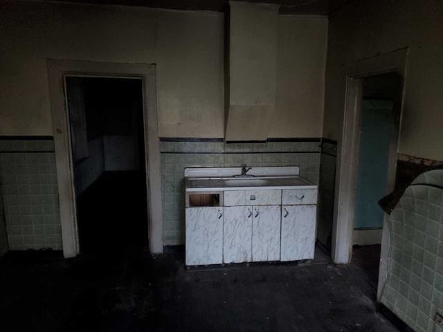 638 W 47th St, Chicago, IL 60609 - kitchen featuring tile walls and a wainscoted wall