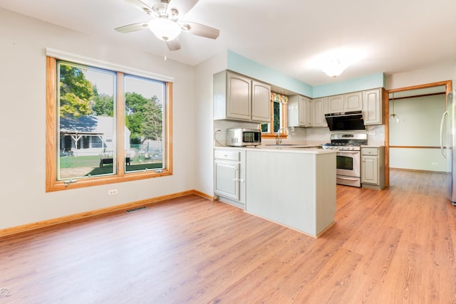 2254 Massachusetts Ave, Naperville, IL 60565 - kitchen with stainless steel appliances, light wood finished floors, light countertops, a peninsula, and backsplash