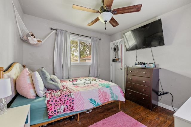 35 Lynwood Dr, Morris, IL 60450 - bedroom with wood finished floors, a ceiling fan, and baseboards