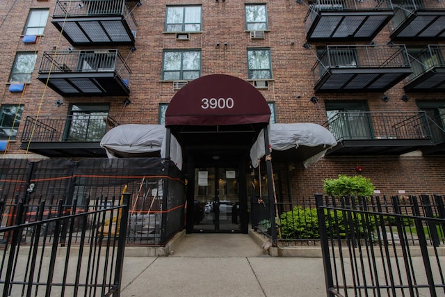 3900 N Pine Grove Ave Unit 203, Chicago, IL 60613 - view of apartment building / complex