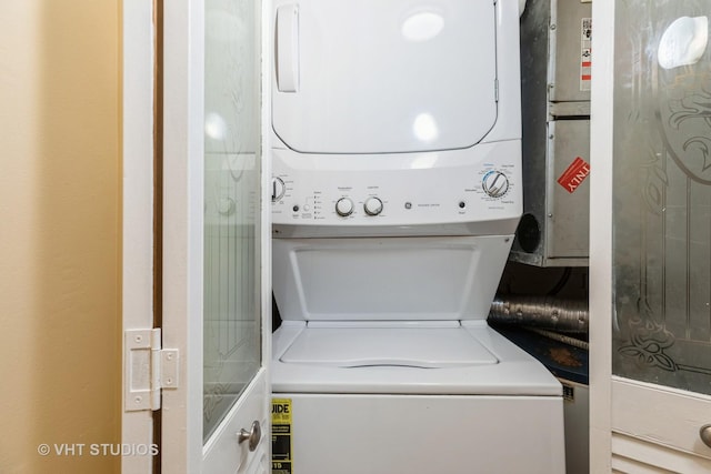 4037 Trafalgar Ln, Oak Lawn, IL 60453 - laundry area featuring stacked washer and clothes dryer