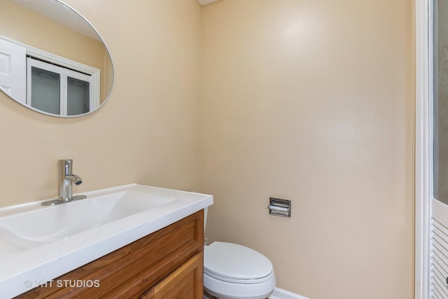 4037 Trafalgar Ln, Oak Lawn, IL 60453 - half bath featuring vanity and toilet