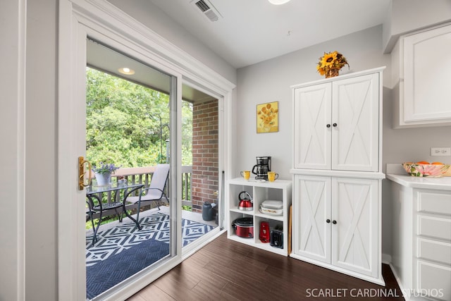 2S414 Emerald Green Dr Unit G, Warrenville, IL 60555 - doorway featuring dark wood-type flooring
