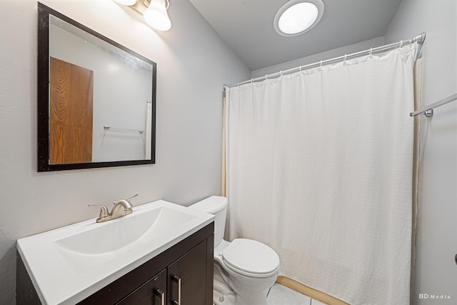 13443 S Forest Ln, Lockport, IL 60441 - bathroom featuring vanity, toilet, and curtained shower