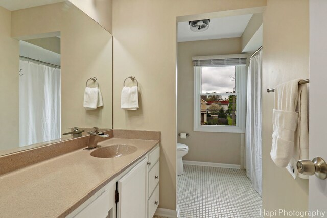 707 W Nichols Rd, Arlington Heights, IL 60004 - bathroom featuring vanity, toilet, baseboards, tile patterned floors, and a shower with shower curtain