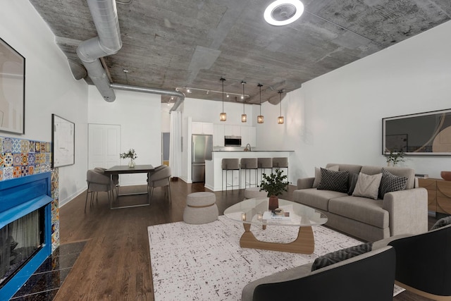 1110 W 15th St Unit 114, Chicago, IL 60608 - living room featuring dark wood-style flooring, a towering ceiling, and baseboards