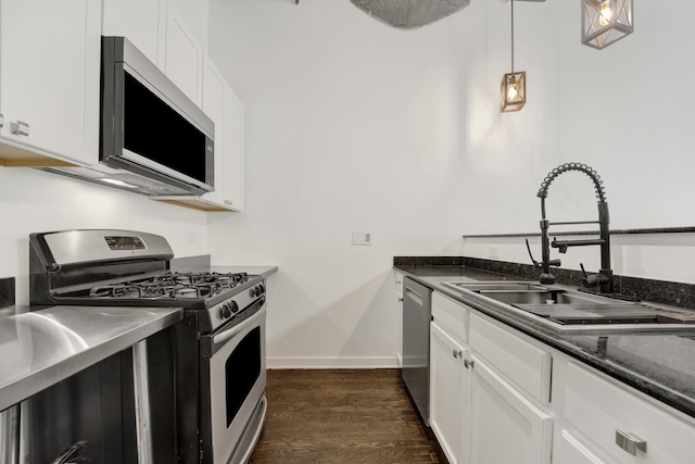 1110 W 15th St Unit 114, Chicago, IL 60608 - kitchen featuring stainless steel appliances, a sink, white cabinets, dark wood finished floors, and baseboards