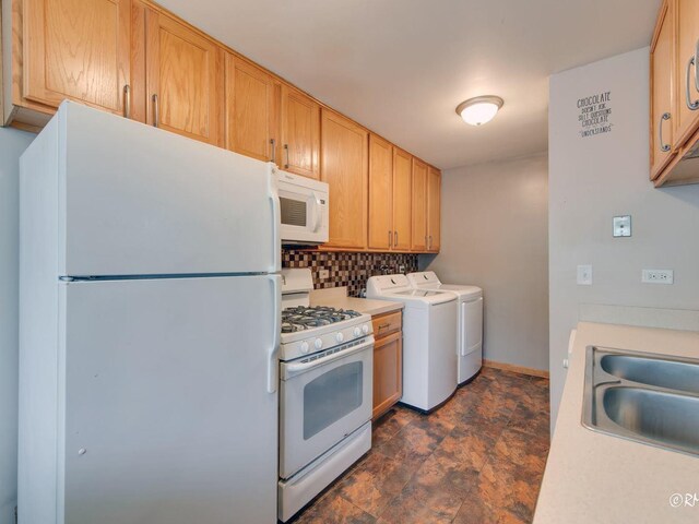 426 James Ct Unit C, Glendale Heights, IL 60139 - kitchen featuring white appliances, washing machine and clothes dryer, decorative backsplash, light countertops, and a sink