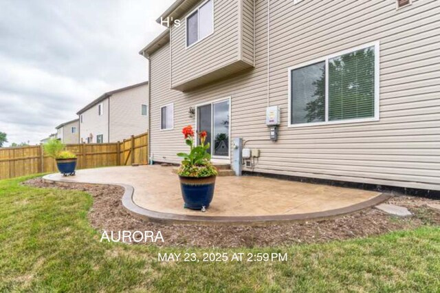 615 Camellia Ave, Aurora, IL 60505 - back of property with a patio