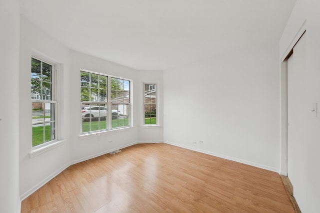 611 Kingsbridge Dr, Carol Stream, IL 60188 - unfurnished room featuring plenty of natural light, light wood finished floors, and baseboards