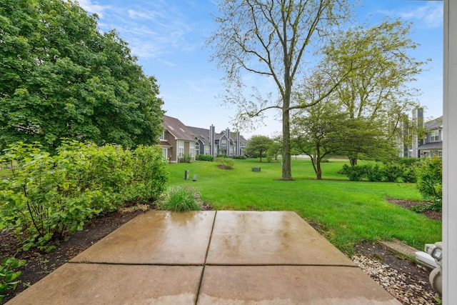 611 Kingsbridge Dr, Carol Stream, IL 60188 - view of green lawn featuring a patio and a residential view