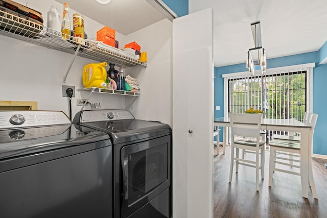 870 N Auburn Woods Dr, Palatine, IL 60067 - laundry area featuring washer and dryer and wood finished floors