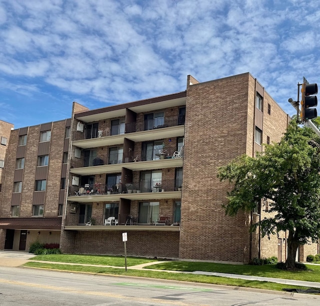 828 Graceland Ave Unit 404, Des Plaines, IL 60016 - view of apartment building / complex