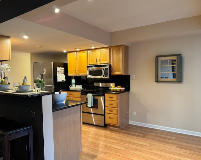 828 Graceland Ave Unit 404, Des Plaines, IL 60016 - kitchen with appliances with stainless steel finishes, light wood-style floors, dark countertops, baseboards, and recessed lighting