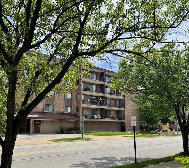 828 Graceland Ave Unit 404, Des Plaines, IL 60016 - view of building exterior