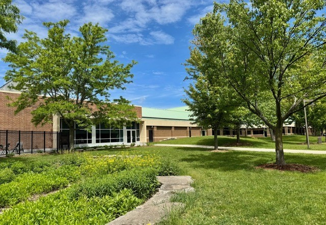 828 Graceland Ave Unit 404, Des Plaines, IL 60016 - view of yard