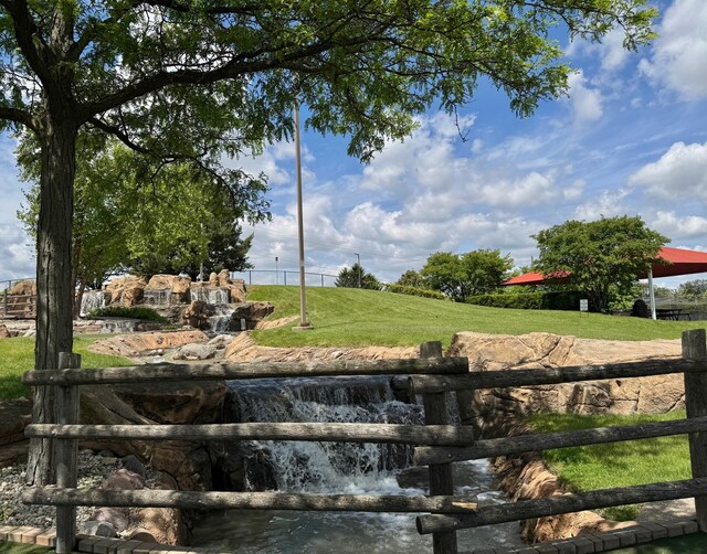 828 Graceland Ave Unit 404, Des Plaines, IL 60016 - view of grassy yard