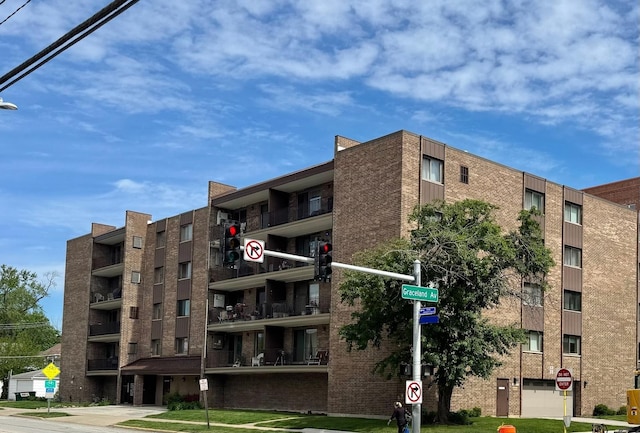 828 Graceland Ave Unit 404, Des Plaines, IL 60016 - view of apartment building / complex