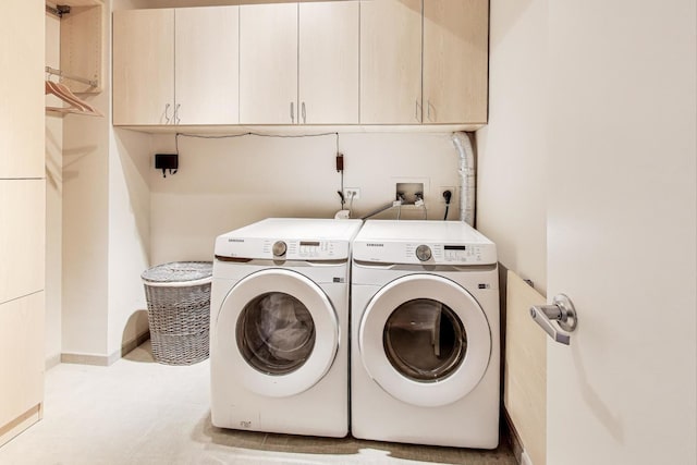 1530 S State St Unit 17B, Chicago, IL 60605 - laundry room featuring cabinet space, independent washer and dryer, and baseboards