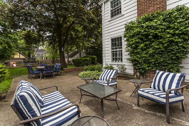 2906 Lincoln St, Evanston, IL 60201 - view of patio with outdoor dining space