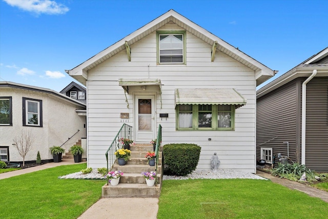 6141 W Peterson Ave, Chicago, IL 60646 - view of front facade featuring a front lawn
