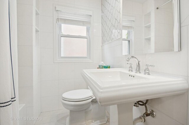 6209 N Legett Ave, Chicago, IL 60646 - bathroom with tile walls and toilet