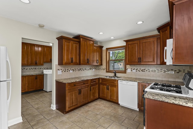 521 N 3rd Ave, Villa Park, IL 60181 - kitchen with white appliances, a sink, washer / dryer, backsplash, and recessed lighting
