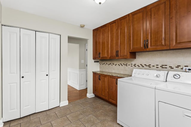 521 N 3rd Ave, Villa Park, IL 60181 - laundry room featuring washing machine and dryer, cabinet space, and light tile patterned floors