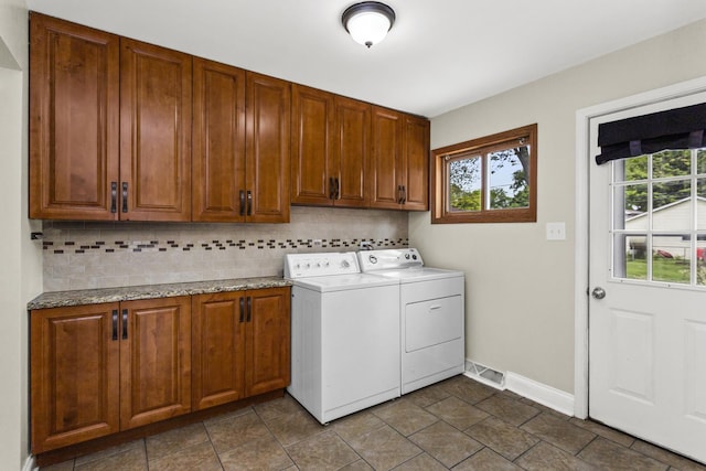 521 N 3rd Ave, Villa Park, IL 60181 - laundry room with washing machine and clothes dryer, cabinet space, and baseboards