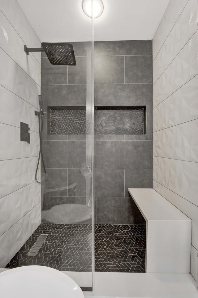 332 Buckingham Ct, Lombard, IL 60148 - bathroom with tiled shower