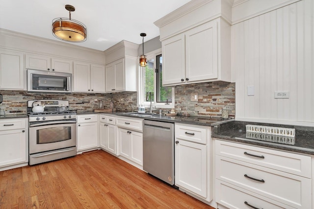 19415 Lisadell Dr, Tinley Park, IL 60487 - kitchen with appliances with stainless steel finishes, a sink, pendant lighting, and decorative backsplash