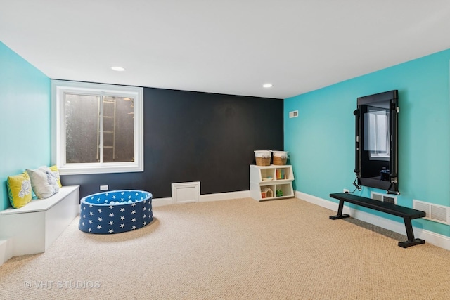 720 Beaver Rd, Glenview, IL 60025 - living area with carpet flooring, recessed lighting, and baseboards