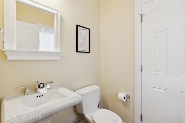 720 Beaver Rd, Glenview, IL 60025 - half bath with a sink and toilet