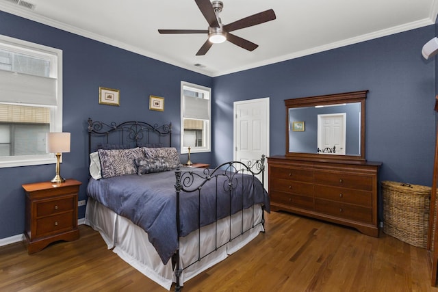 1237 W Farwell Ave Unit 2W, Chicago, IL 60626 - bedroom with wood finished floors, ornamental molding, baseboards, and ceiling fan