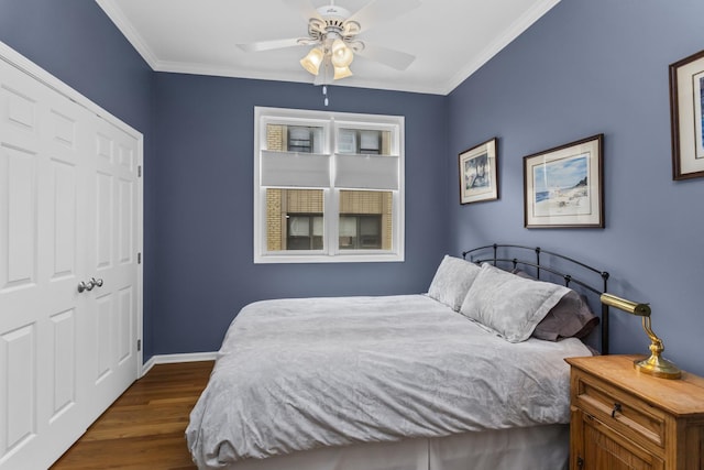 1237 W Farwell Ave Unit 2W, Chicago, IL 60626 - bedroom featuring ornamental molding, dark wood-style flooring, baseboards, ceiling fan, and a closet