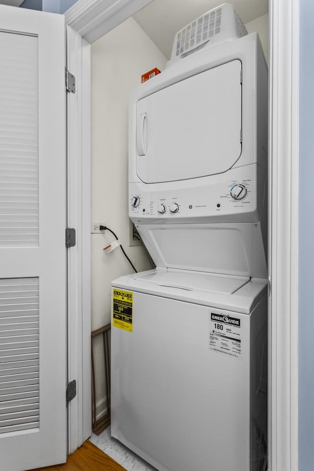 1237 W Farwell Ave Unit 2W, Chicago, IL 60626 - washroom featuring stacked washer and clothes dryer