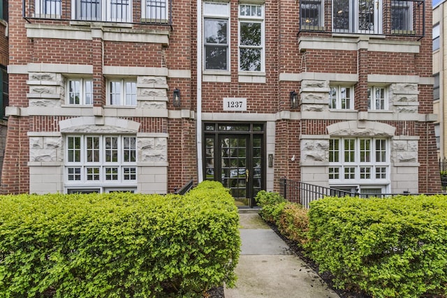 1237 W Farwell Ave Unit 2W, Chicago, IL 60626 - entrance to property featuring brick siding